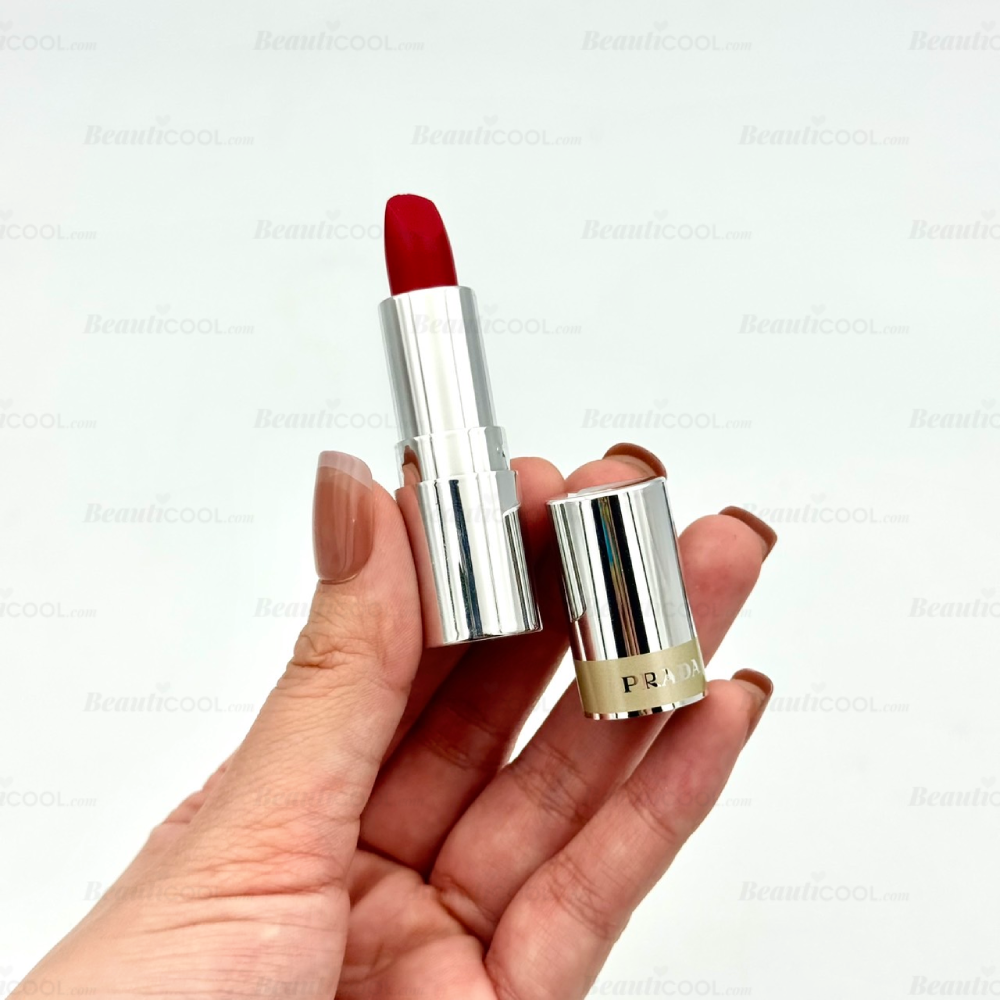 PRADA Monochrome Hyper Matte Lipstick 1.3g #R28 Fuoco, PRADA Monochrome Hyper Matte , PRADA Monochrome Hyper Matte ราคา , PRADA Monochrome Hyper Matte รีวิว ,PRADA Monochrome Hyper Matte สีไหนสวย, PRADA, PRADA ลิปสติก